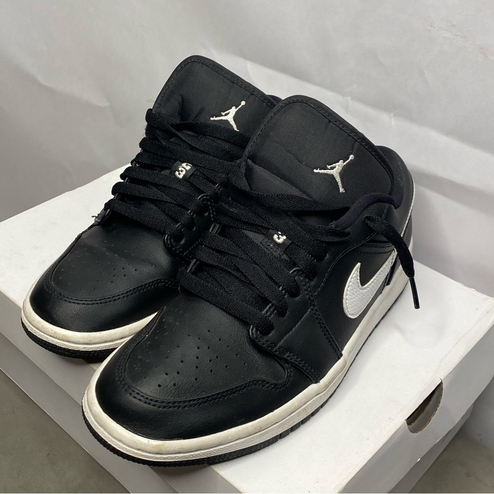 Nike Black and White Men's Sneakers